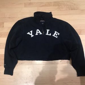 Cropped Yale sweatshirt DIY